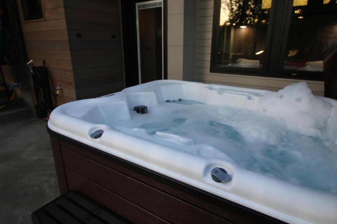Luxe Lake Cabin Hot Tub Grill Firepit Ev Charger Onalaska ภายนอก รูปภาพ
