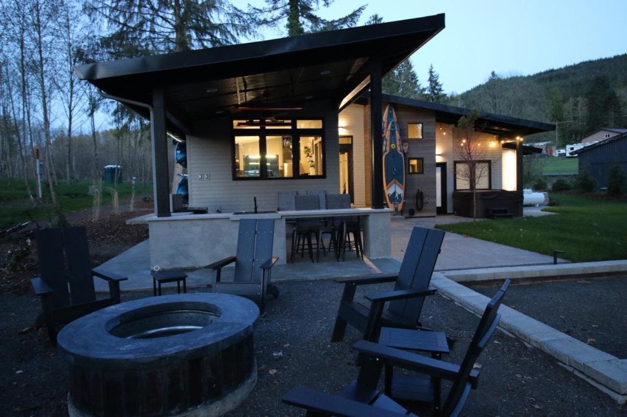 Luxe Lake Cabin Hot Tub Grill Firepit Ev Charger Onalaska ภายนอก รูปภาพ